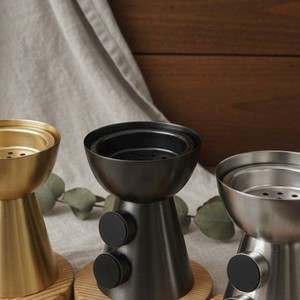 Brûleur à Bakhoor sur piédestal moderne, encensoir à Oud en métal de luxe avec base ronde en bois, Mabkhara nordique pour la fragrance d'intérieur, cadeau décoratif - Product Image 6