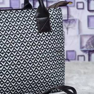 Nuevo Bolso de Mano Jacquard con Hermoso Diseño para Exteriores – Juego de 2 Piezas con Bolsa y Correa a Juego - Product Image 2