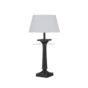 Lampu meja logam dengan lapisan bubuk hitam Finishing lampu putih bulat naungan desain unik dengan dasar persegi untuk pencahayaan