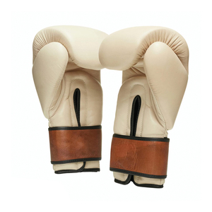 Gants de boxe MMA en cuir durables à succès, évacuation de l'humidité, fermeture à boucle et crochet, personnalisables pour l'entraînement en compétition - Product Image 4