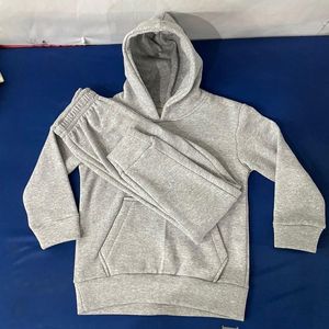 Sudadera con Capucha para Niños de Alta Calidad, Tela Suave, Ajuste Cómodo, Cálida, Transpirable, Estilo Casual, Perfecta para Uso Diario - Product Image 2
