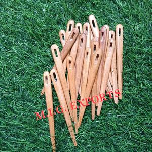 Les aiguilles à tisser en bois utilisent des fils de chaînage pour accélérer le processus de tissage. L'aiguille à tisser est fabriquée en bois de hêtre de qualité supérieure. - Product Image 1