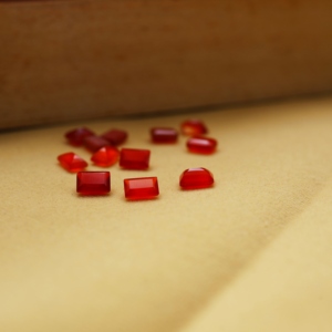 Pierre précieuse naturelle en onyx rouge, taille émeraude, facettée, 4x6mm, pierres lâches avec jeu de couleurs pour la fabrication de bijoux - Product Image 3