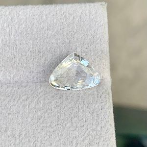 Zafiro natural tallado en forma de pera, piedra preciosa azul premium para la fabricación de joyas y venta al por mayor. - Product Image 1