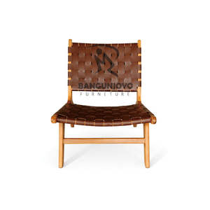 Fauteuil lounge moderne de style mid-century avec structure en teck et assise/dossier en cuir PU rembourré pour hôtels, villas, restaurants - Product Image 4