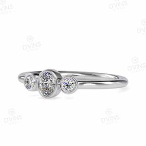 Bague de fiançailles et de mariage classique D'VINS JEWELS en or massif 18 carats avec diamant ovale de 2 carats, taille VVS, sertie à griffes, certifiée IGI - Product Image 2