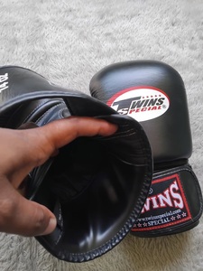 Fabricante de guantes de boxeo que ofrece colores personalizados OEM, etiqueta privada, cierre de velcro, guantes de artes marciales, kick boxing y muay thai. - Product Image 5