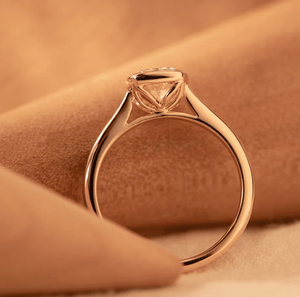 Meilleure Vente Bague en Or Jaune Massif 14K avec Diamant de Laboratoire Certifié IGI Taille Coussin 1,5 Carat pour Femme, Sertissage Clos Luxe Cathédrale Solitaire - Product Image 5