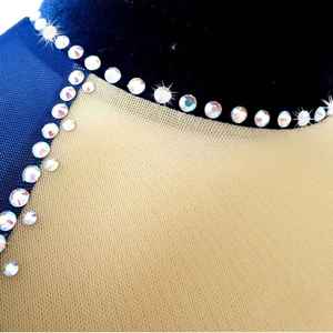 Combinaison de couleurs vibrantes Tissu léger à séchage rapide avec motif artistique en cristal Strass Uniforme de cheerleading - Product Image 4