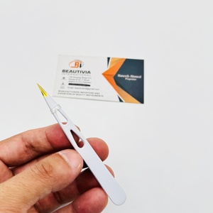 Pinzas Profesionales de Acero Inoxidable para Cejas, Punta Puntiaguda para Depilación, Logotipo Personalizado, Herramientas Cosméticas Blancas y Doradas - Product Image 1