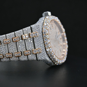 Montre en acier inoxydable ronde avec cadran en verre, quartz, mode, sertie de moissanite VVS |   Testeur de diamants Passes - Product Image 3