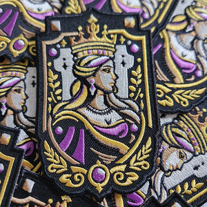 Écussons brodés personnalisés de haute qualité Sovereign Queen, thermocollants, avec broderie sur mesure - Product Image 5