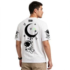 Camiseta Personalizada con Gráfico de Astronauta y Luna, Diseño Espacial para Hombre, Cuello Redondo, Logotipo Bordado, Venta al Por Mayor de Fábrica OEM - Product Image 2