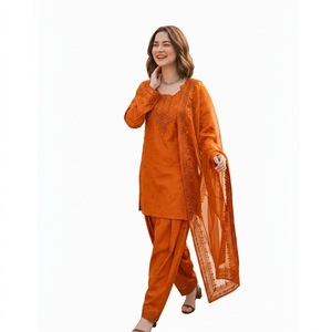 Ensemble Salwar traditionnel orange pour femme, longueur cheville, avec dupatta brodé, coupe classique, style Inde-Pakistan, en coton, pour tenue décontractée - Product Image 1