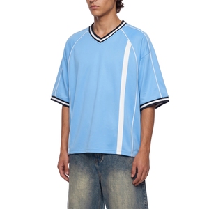 Maillot de football pour homme bleu ciel avec rayures latérales, col en V, bordure côtelée, vêtements de sport en gros - Product Image 5