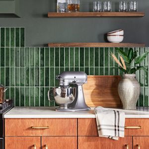 Kit di Piastrelle Adesive 3D Vintage Verde Scuro 12x12 Pollici, 10 Pezzi, Piastrelle Autoadesive Resistenti al Calore - Product Image 4