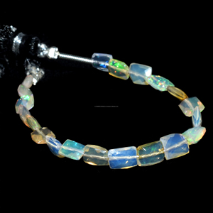 Perles de pierres précieuses d'opale éthiopienne multicolores naturelles en forme de rectangle à facettes 4 en 4x3 à 6x4mm brin de pierres précieuses pour la fabrication de bijoux - Product Image 1