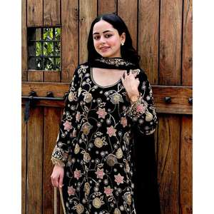 Ensemble haut et bas en satin pour soirée, avec manches trois-quarts et dupatta - Product Image 3