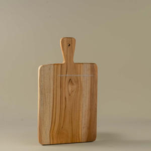 Planche à découper classique en bois de cerisier, faite à la main, durable, plateau de service rustique pour le pain, le fromage et les légumes - Product Image 5