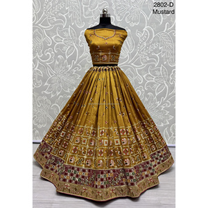 Collections de velours de vêtements de mariée indiens pour la mariée avec le travail de Zarkhan par Fabzone - Product Image 1