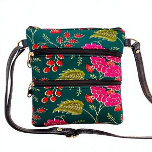 Bolso Bandolera Cruzado Ajustable con Estampado Floral Moderno, Ecológico y Natural en Verde Esmeralda, con Doble Cremallera, Ligero, para Compras - Product Image 1