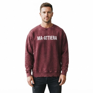 Sweat-shirt à col rond pour homme, couleur bordeaux, effet délavé, imprimé graphique, manches longues, ourlet déchiré, style streetwear décontracté - Product Image 1