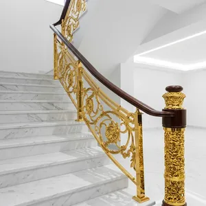 Rampe d'escalier en fer forgé doré de luxe avec design floral orné et main courante en bois pour villa, manoir et intérieur d'hôtel - Product Image 1