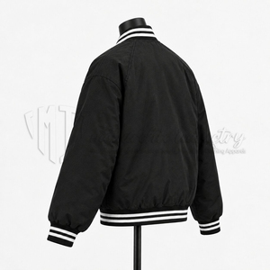 Chaqueta Bomber Varsity Negra Personalizada para Hombre, Chaqueta Universitaria Unisex con Cuello y Puños Acanalados a Rayas, Chaqueta de Béisbol Estilo Urbano, OEM ODM - Product Image 4