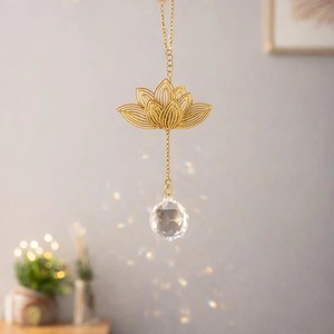 Atrapasueños de metal dorado y cristal con forma de loto, decoración colgante para ventana, balcón, jardín, arte espiritual de reflexión de luz. - Product Image 1