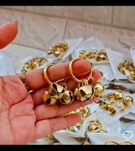 Boucles d'oreilles traditionnelles dorées Ghungroo, légères et durables, pour les célébrations festives, les mariages, style bohème - Product Image 1