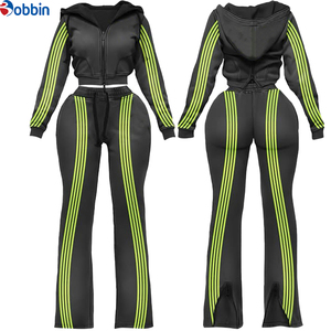 Conjunto Deportivo de Dos Piezas para Mujer, Sudadera con Capucha y Cierre, Pantalones Deportivos Anchos, 100% Algodón Ecológico, Corte Regular, con Logotipo Personalizado - Product Image 1