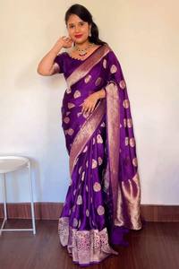 Sari de Seda Lichi Banarasi con Bordado de Plata Zari, Tejido Tradicional Butti, Estilo Étnico Indio para Fiestas de Invierno/Verano, Ideal para Novias - Product Image 4