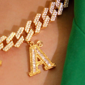 สร้อยคอคิวบาลิงค์แบบมีจี้ตัวอักษร สีทอง สีเงิน เครื่องประดับแฟชั่นสุดหรู คุณภาพพรีเมียม - Product Image 5