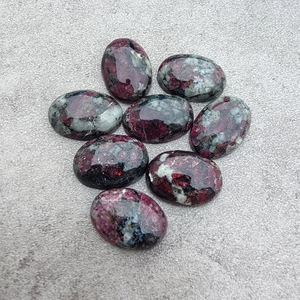 Gema suelta de eudialita natural AAA+ con corte brillante calibrado en rojo grisáceo, certificada por terceros para la fabricación de joyas - Product Image 1