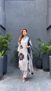 Nouvelle Robe de Soirée et de Bureau en Soie Georgette Brodé Personnalisé, Longueur Genou, Confortable et Sophistiquée pour Femme - Product Image 3