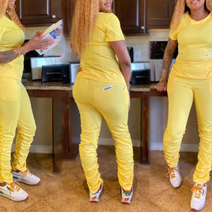 Vente en gros d'uniformes hospitaliers pour infirmières : Ensembles de blouses à manches courtes à volants et pantalons jogger empilés en polyester tricoté - Product Image 5