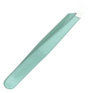 Pinzas de Cejas Ergonómicas de Acero Inoxidable de 9 cm con Punta Puntiaguda y Baño de Oro Moderno y Ecológico de Ryzer Studio - Product Image 6