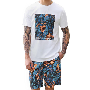 ชุดเสื้อยืดและกางเกงขาสั้นลายดอกไม้สำหรับผู้ชาย คอกลม สไตล์ลำลอง ผ้าถัก 100% คอตตอน ระบายอากาศได้ดี - Product Image 1