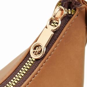 Sac fourre-tout Alora en cuir synthétique premium avec longue bandoulière, grande capacité, pour ordinateur portable, travail, fermeture éclair, maquillage, avec poignée - Product Image 6