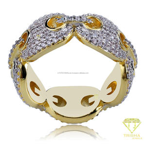 Anillo ancho de plata de ley 925 con diamante cultivado en laboratorio y tono dorado para minoristas de joyería hip hop. - Product Image 3