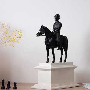 Figurine d'équitation exclusive en laiton, faite à la main, artistique, écologique, durable, décoration de table, sculpture traditionnelle - Product Image 1