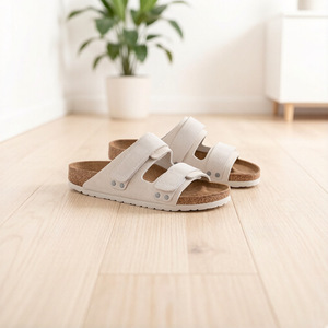 Chaussons d'intérieur jetables en faux daim couleur unie avec boucle, bout ouvert, semelle extérieure en caoutchouc antidérapante, tongs d'été confortables - Product Image 2