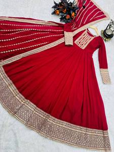 Robe Anarkali brodée rouge en tissu filet avec dupatta, tenue traditionnelle indienne et pakistanaise pour mariage et fêtes - Product Image 5