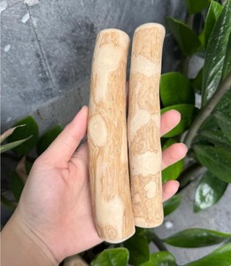 ไม้กาแฟธรรมชาติ 100% เป็นมิตรกับสิ่งแวดล้อม ยั่งยืน ปลอดสารพิษ ทนทาน สำหรับสัตว์เลี้ยงขนาดเล็กและใหญ่ รสชาติอร่อย ใช้ได้ทั้งภายในและภายนอกอาคาร - Product Image 1