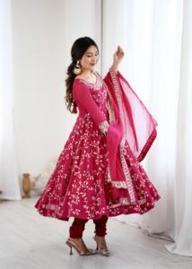 Ensemble de robe brodée en faux georgette de créateur avec churidar et dupatta, tenue ethnique élégante pour mariage et fêtes pour femmes - Product Image 6
