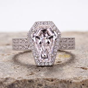 Bague de fiançailles en diamant de laboratoire taille cercueil avec pierres d'accentuation, bijoux de mariée d'inspiration gothique pour mariage, fête ou demande en mariage - Product Image 2