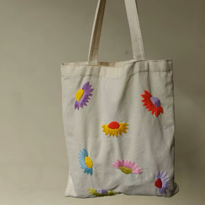 Bolsa de Tela Bordada con Flores Silvestres Artesanales, Ecológica, Reutilizable, con Diseño Floral, Estética Natural - Product Image 1