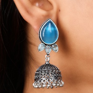 Pendientes Jhumka de Plata Oxidada con Piedra Azul, Hechos a Mano, Estilo Étnico Tradicional Indio, Pendientes Colgantes Boho - Product Image 1