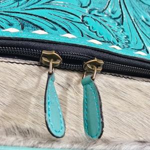 Sac à dos en cuir gaufré turquoise avec empiècements imprimés animaliers, forme carrée, fermeture éclair, bandoulière, style bohème, usage quotidien - Product Image 6