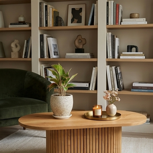 Table à manger ovale en bois massif moderne, base en piédestal cannelé, en teck artisanal, style minimaliste Japandi, pour la maison ou un restaurant - Product Image 5